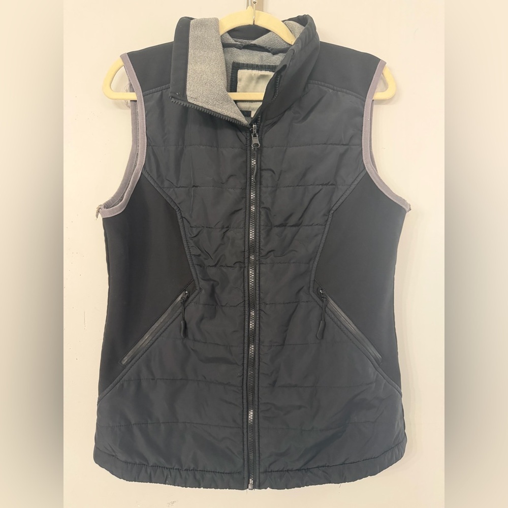 Bench. Women’s Large Black Quilted Puffer Vest Zipper Pockets lightweight active